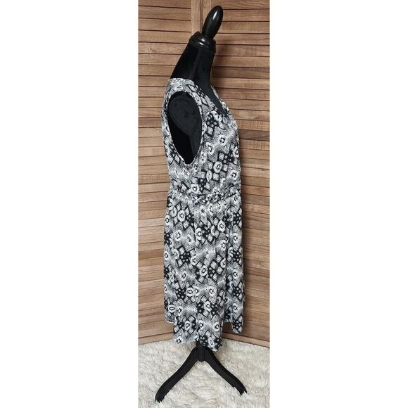 Faded Glory Women's Size 2X (18-20) Midi Dress Black & White Pattern Sleeveless - Picture 2 of 7